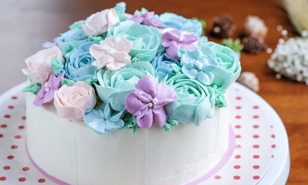 A Stylish Introduction to Buttercream Cake Decorating