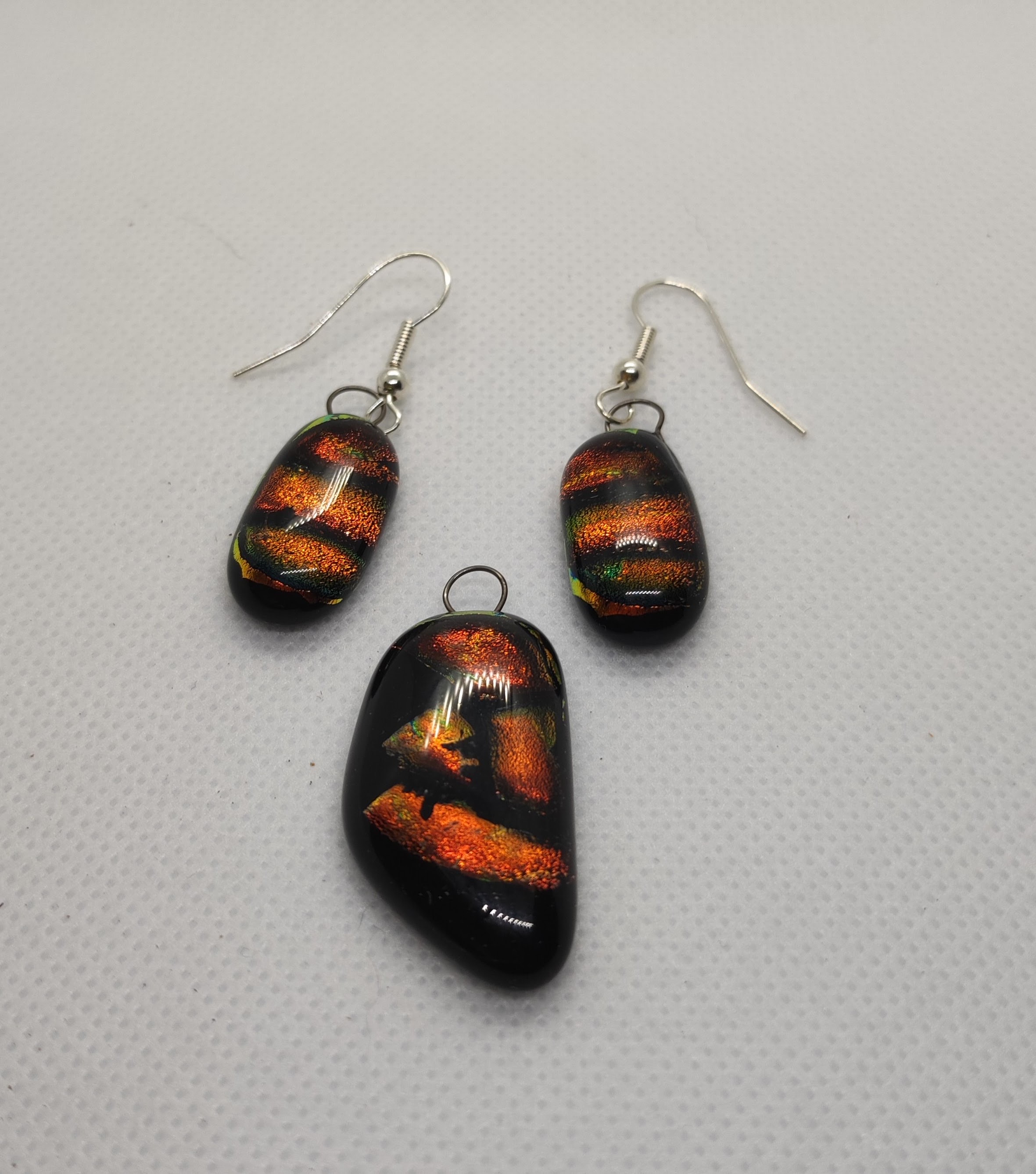 Beginners Glass fusing - jewellery sets. Including earrings, pendants and rings. 