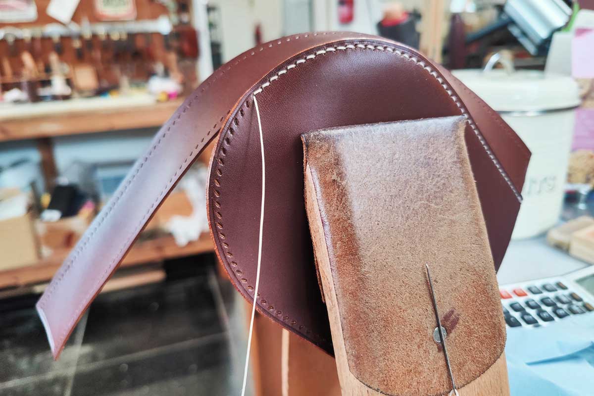 PROFESSIONAL TRAINING: MODULE 10 – HAND SEWING LEATHER GOODS: ADVANCED SEWING TECHNIQUES, COMPONENTS AND GUSSETS – Part 2