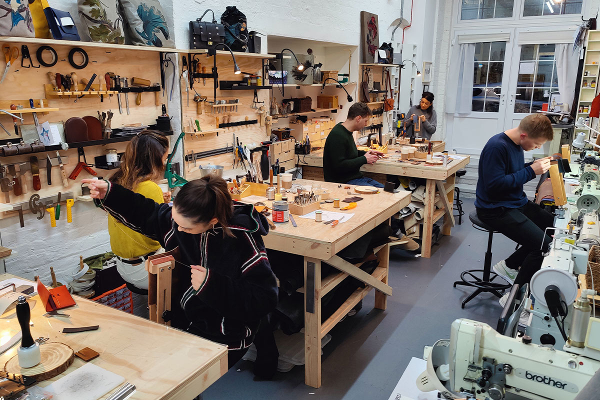 BAG MAKING MASTERCLASS: SADDLE STITCHING