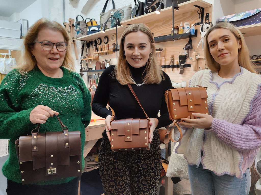 MAKE A STITCHLESS LEATHER BAG – GROUP CLASS