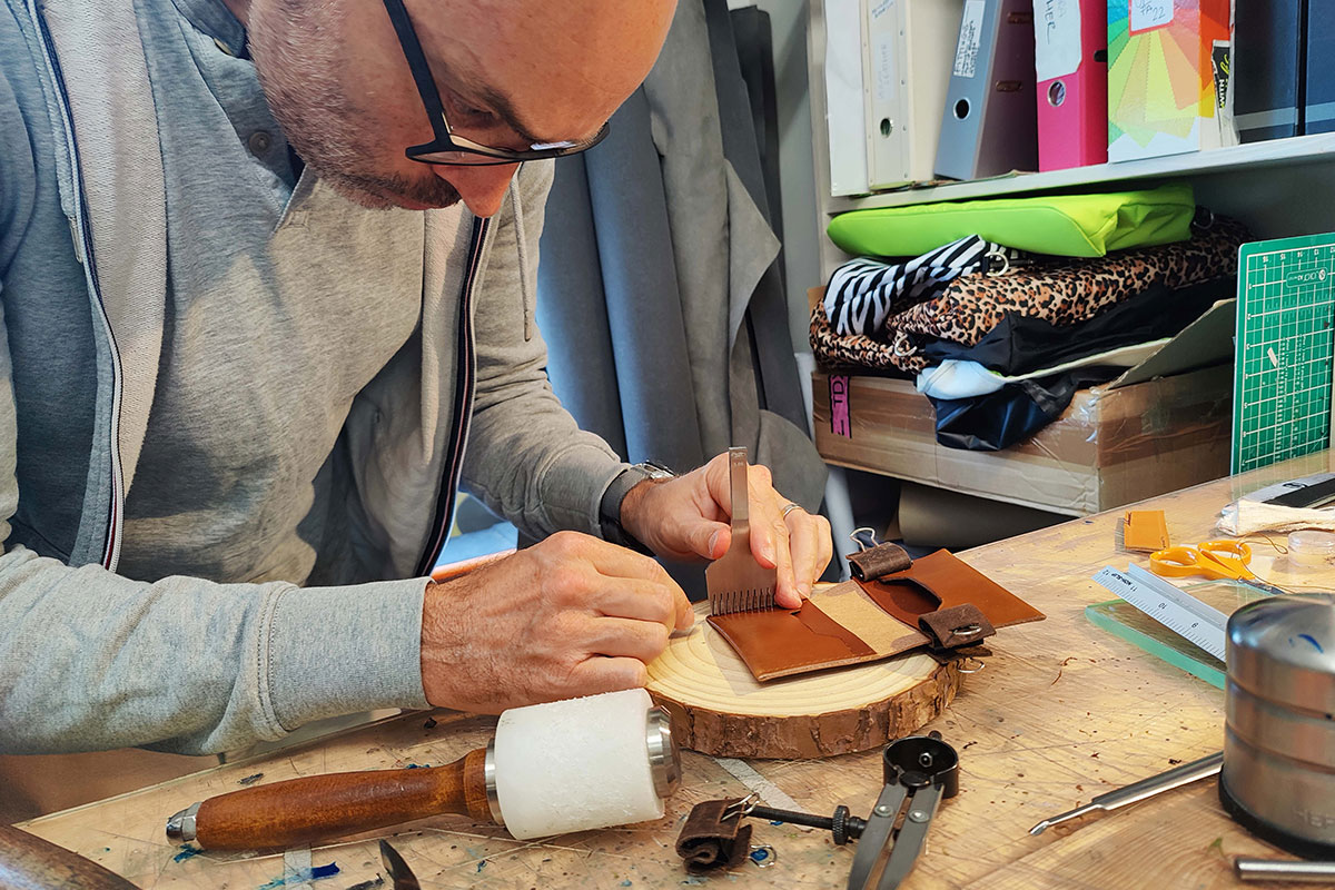 BAG MAKING MASTERCLASS: SADDLE STITCHING