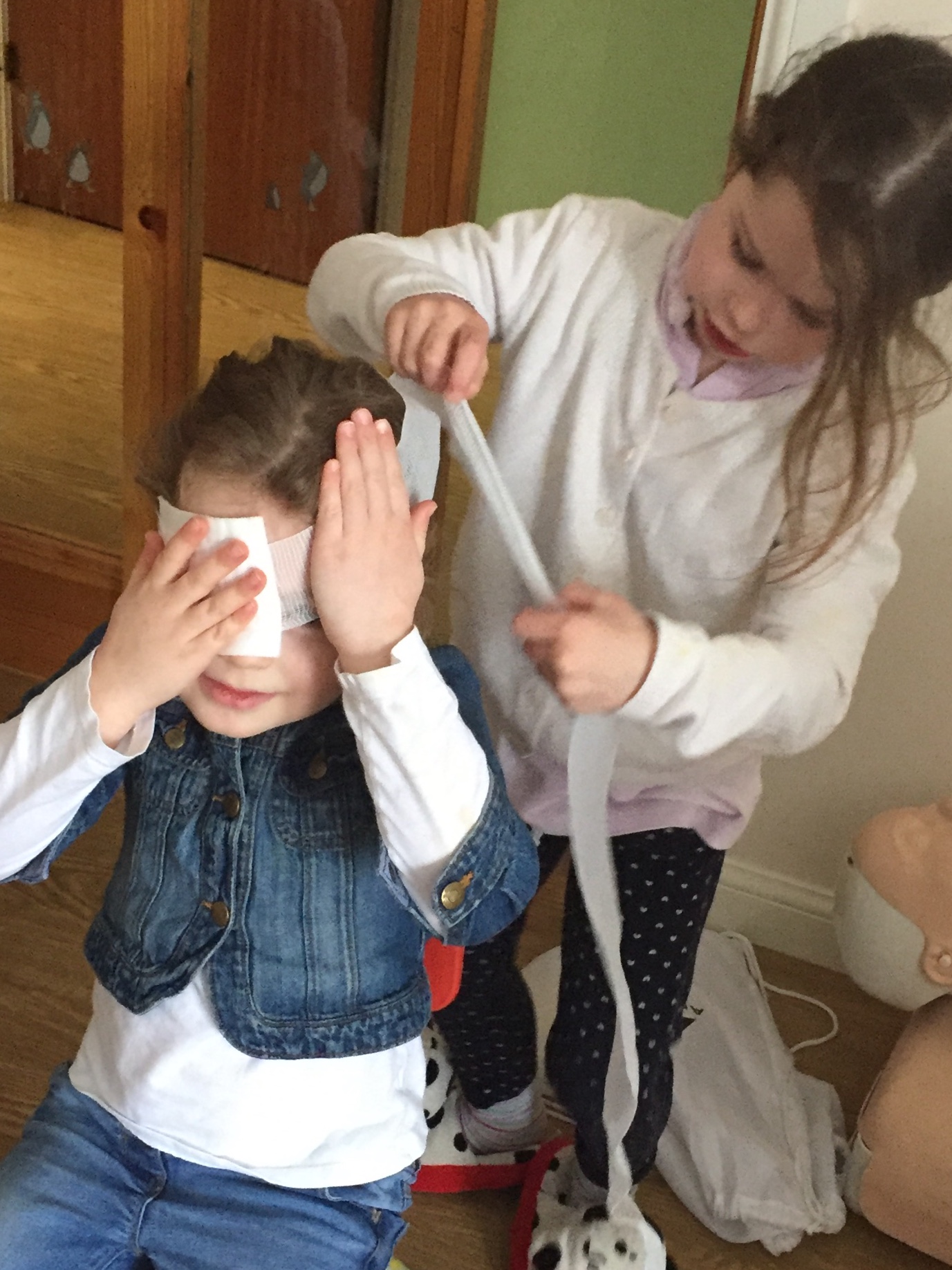 MINI MEDICS - First Aid For Children