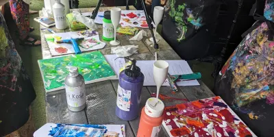 PRIVATE ABSTRACT SIP & PAINT PARTY WITH BOTTOMLESS PROSECCO BRUNCH & DJ AT THE FENCE IN FARRINGDON!