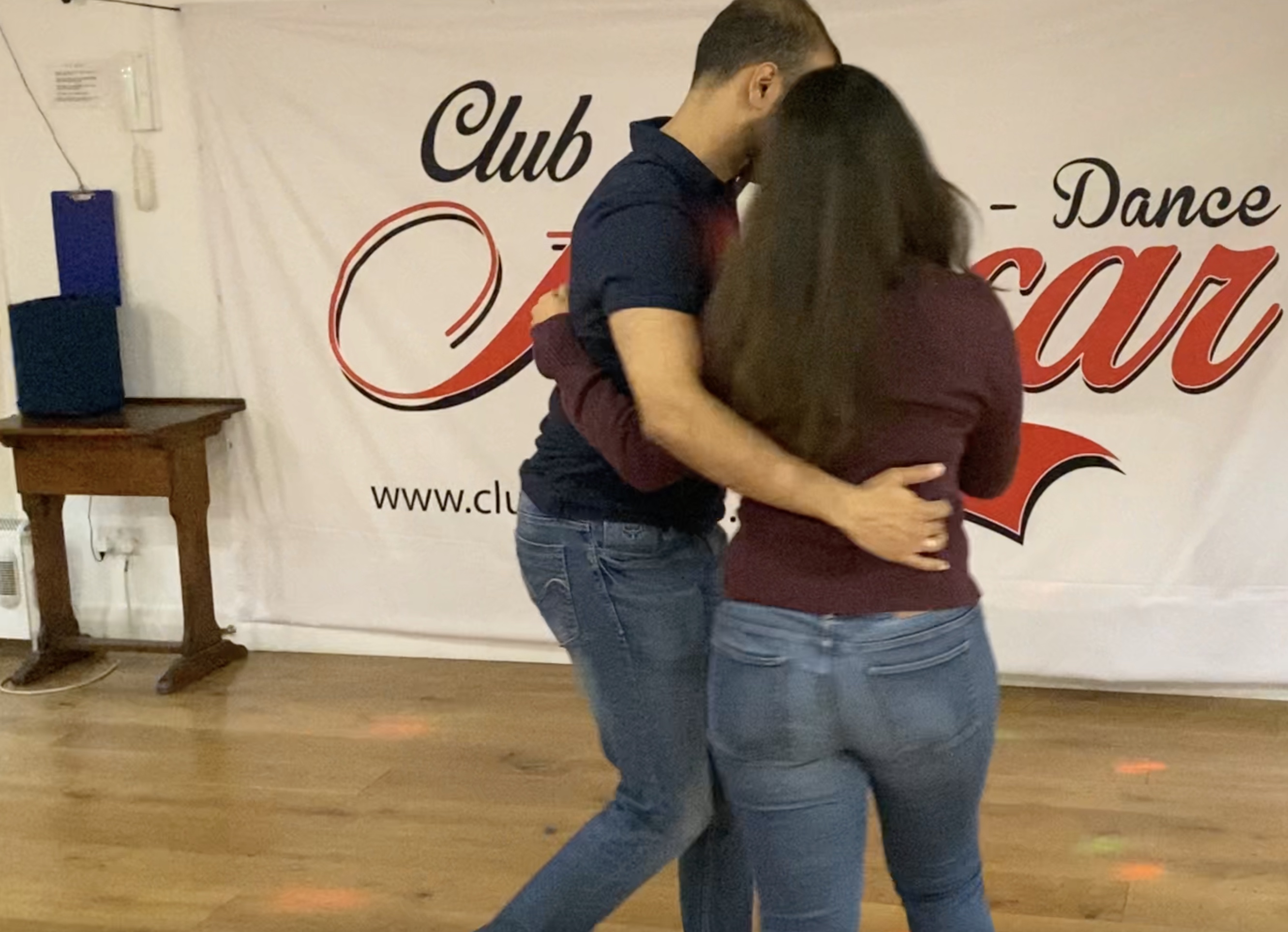 SALSA LESSON (BEGINNERS) FOR COUPLES & SINGLES IN HAMMERSMITH - CHISWICK EVERY WEDNESDAY @ 7 PM