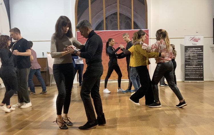 SALSA LESSON (BEGINNERS) FOR COUPLES & SINGLES IN HAMMERSMITH - CHISWICK EVERY WEDNESDAY @ 7 PM