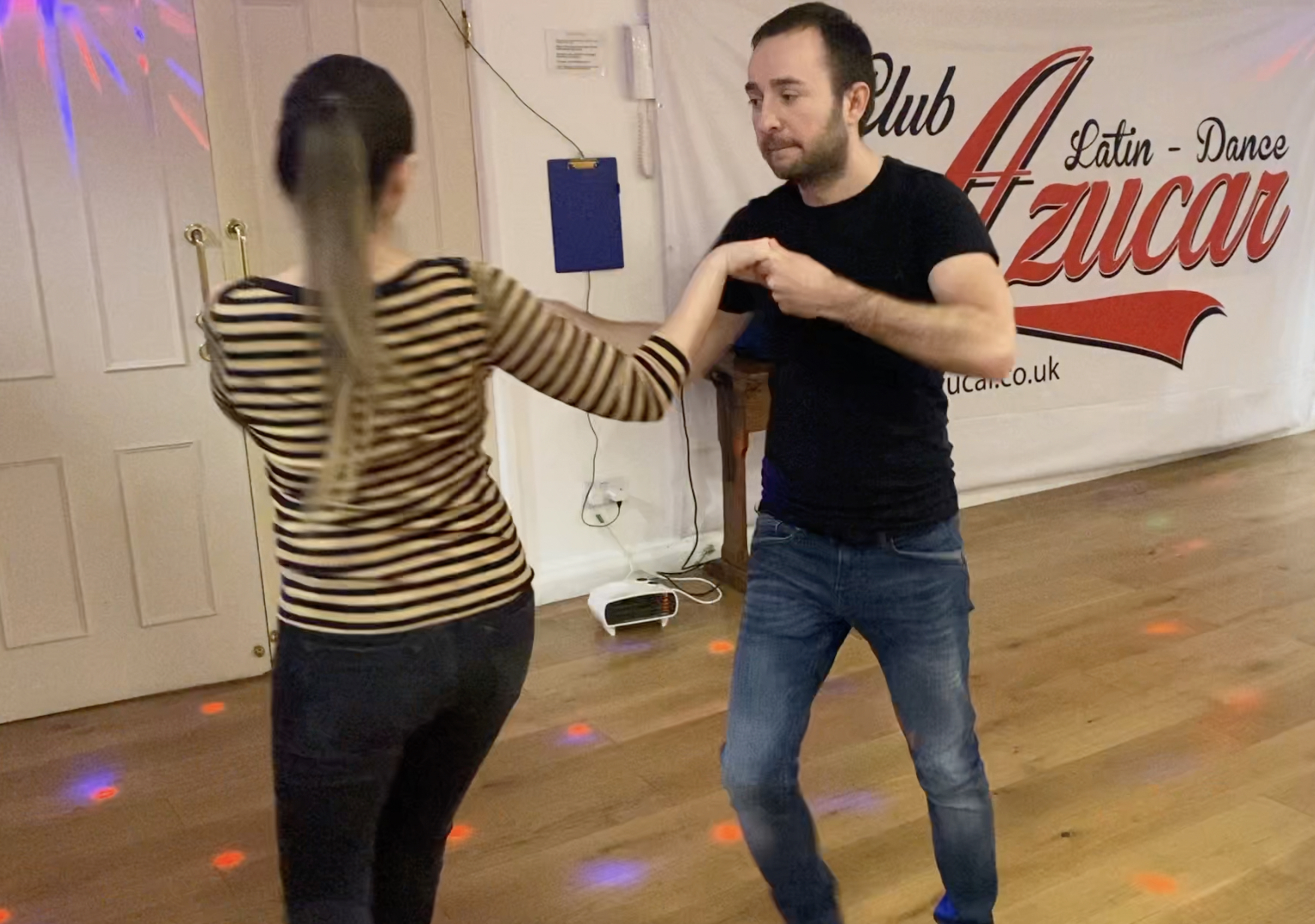 SALSA LESSON (BEGINNERS) FOR COUPLES & SINGLES IN HAMMERSMITH - CHISWICK EVERY WEDNESDAY @ 7 PM