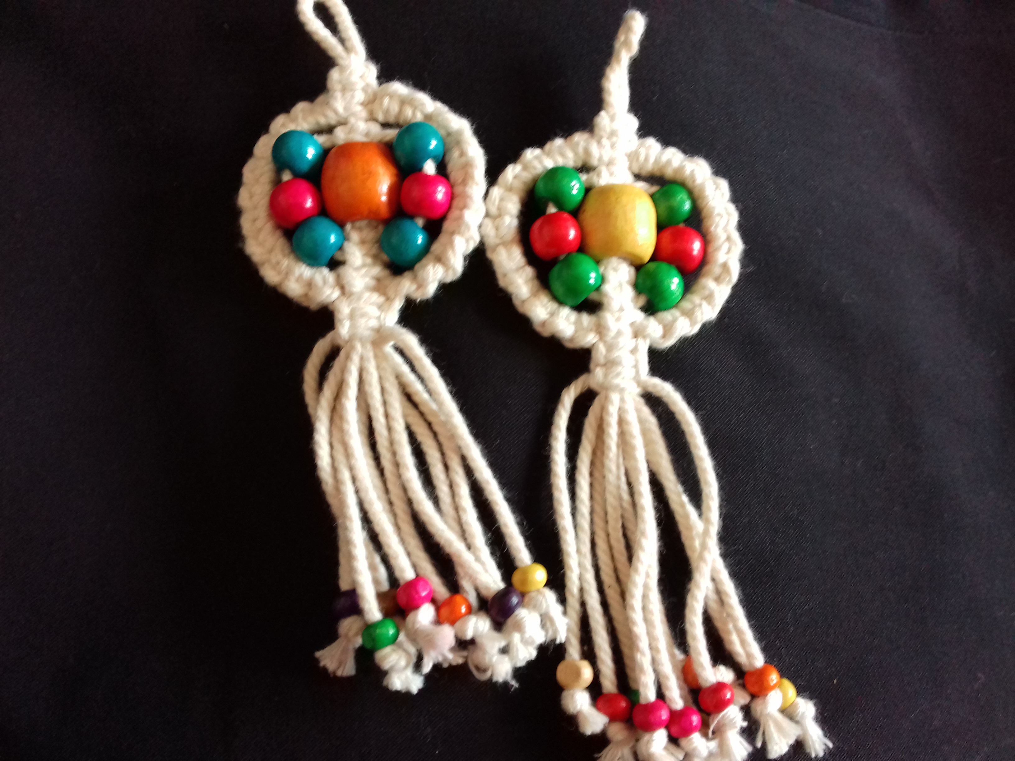 LEARN TO MAKE MACRAME KEY-RINGS