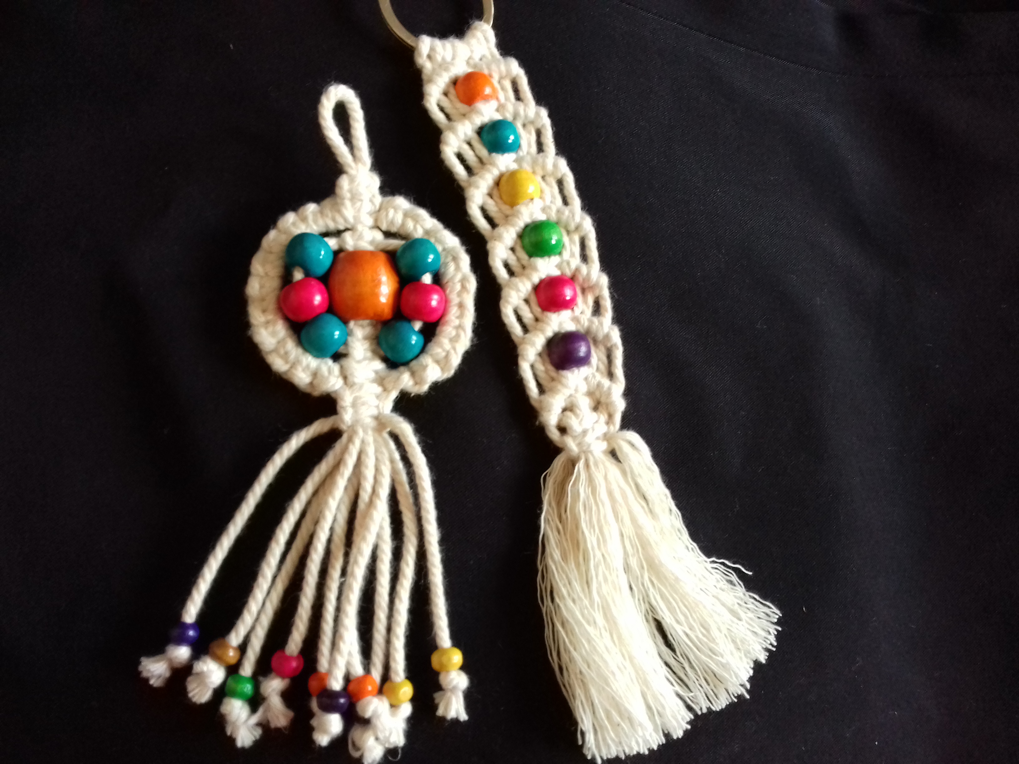 LEARN TO MAKE MACRAME KEY-RINGS