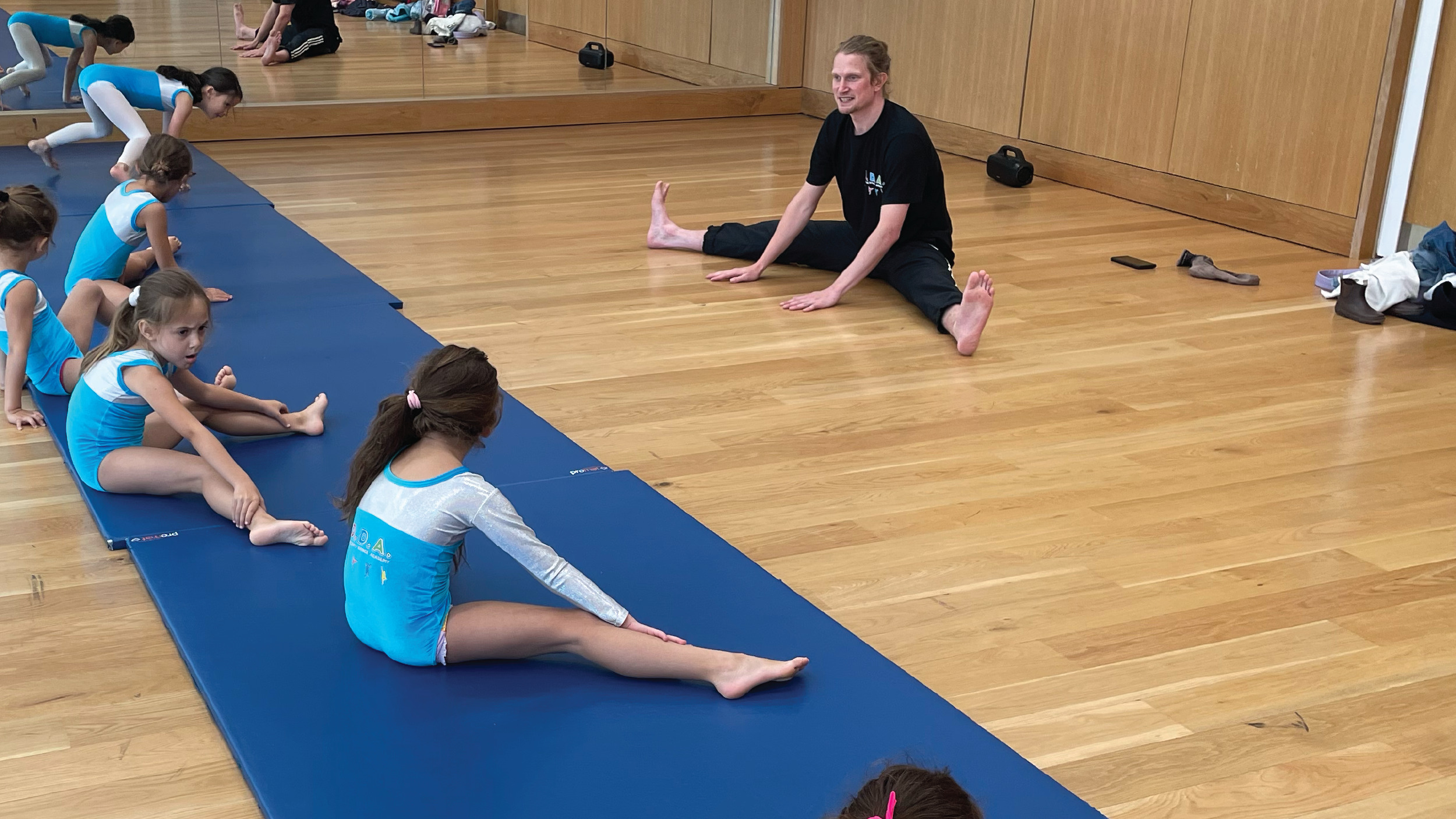 Acro / Gymnastics & Tricks 4-7 years (30 min)