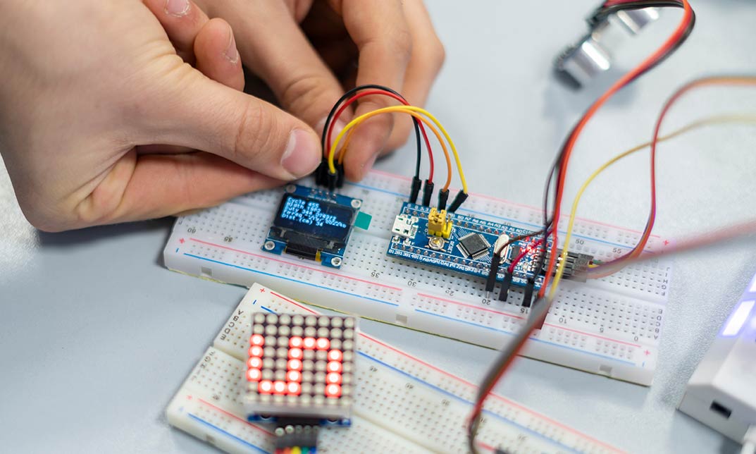 Realtime Simulation of PIC Microcontroller