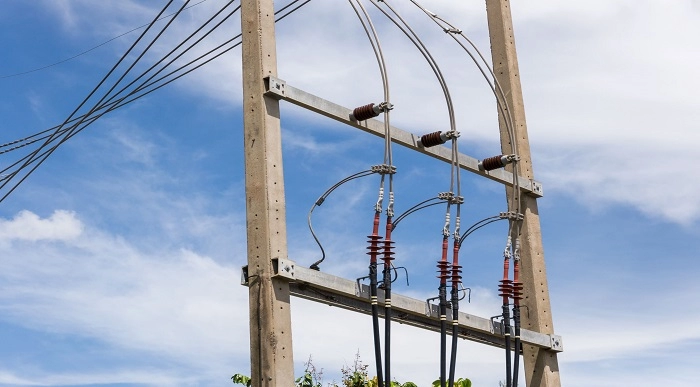 Symmetrical Three Phase Voltages and Current Analysis