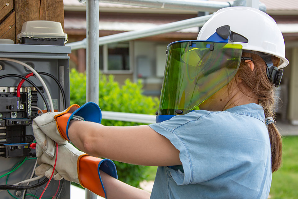 PV201LW: Solar Training - Women's Solar Electric Lab Week (Grid-Direct)