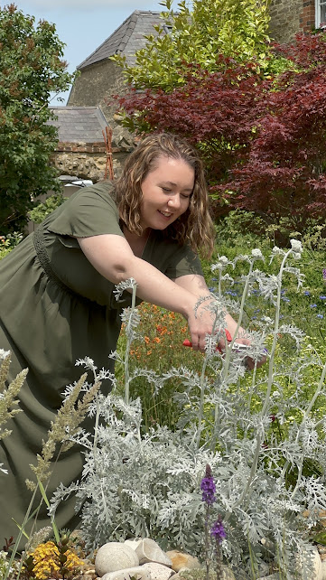 Flower Arranging Workshop with Pick-Your-Own Seasonal Blooms (Oxfordshire)