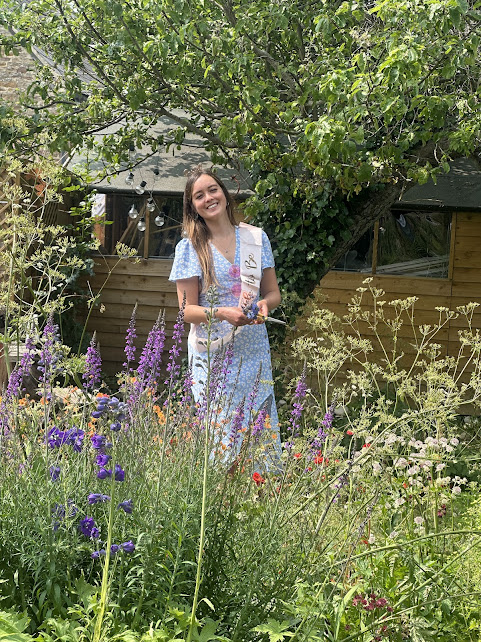 Flower Arranging Workshop with Pick-Your-Own Seasonal Blooms (Oxfordshire)