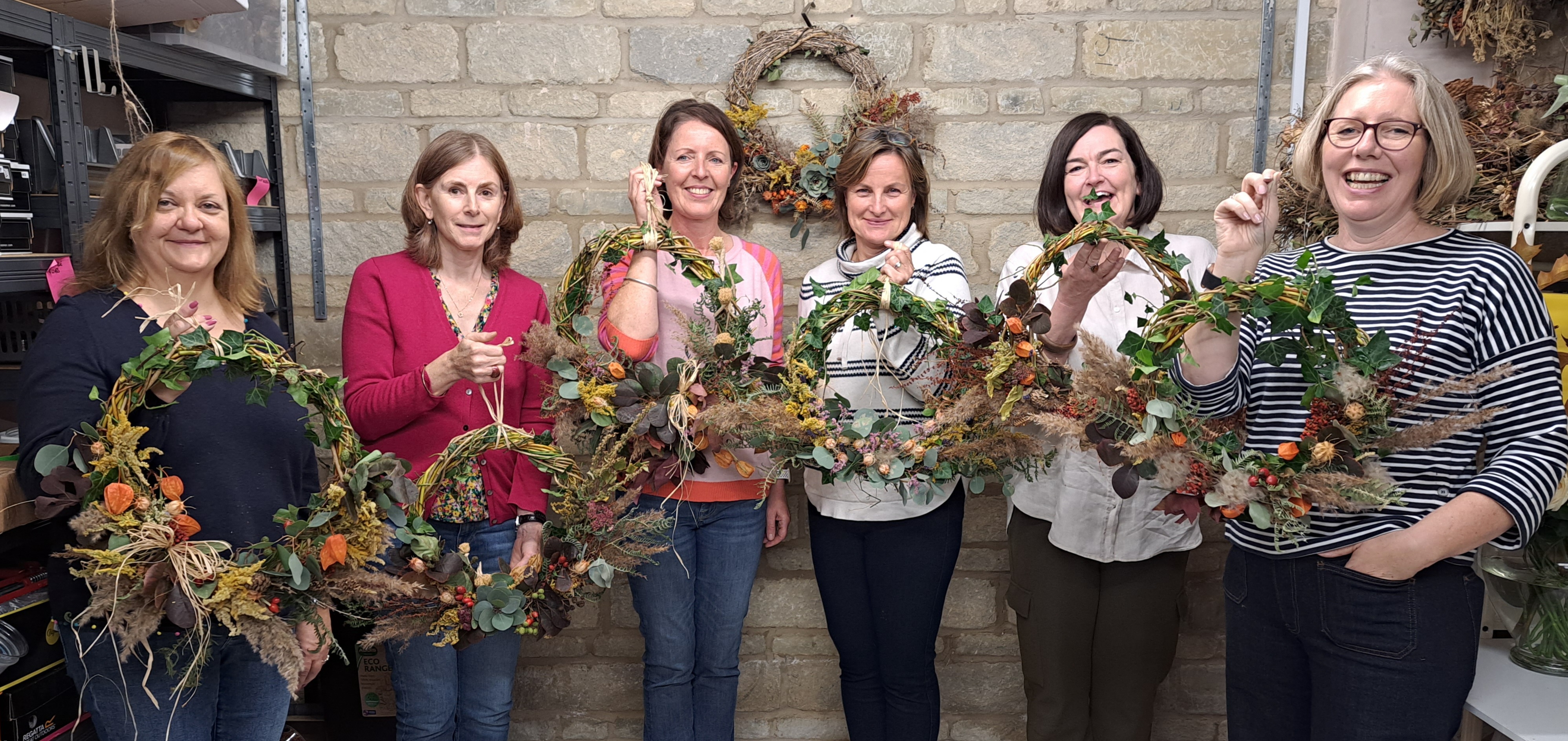 WREATH MAKING WORKSHOPS 
Choice of Dried, Artificial or Fresh Flowers 
Private group Seasonal Wreath Making Workshops  for hen parties, corporate days, birthday celebrations, Christmas and other occasions.