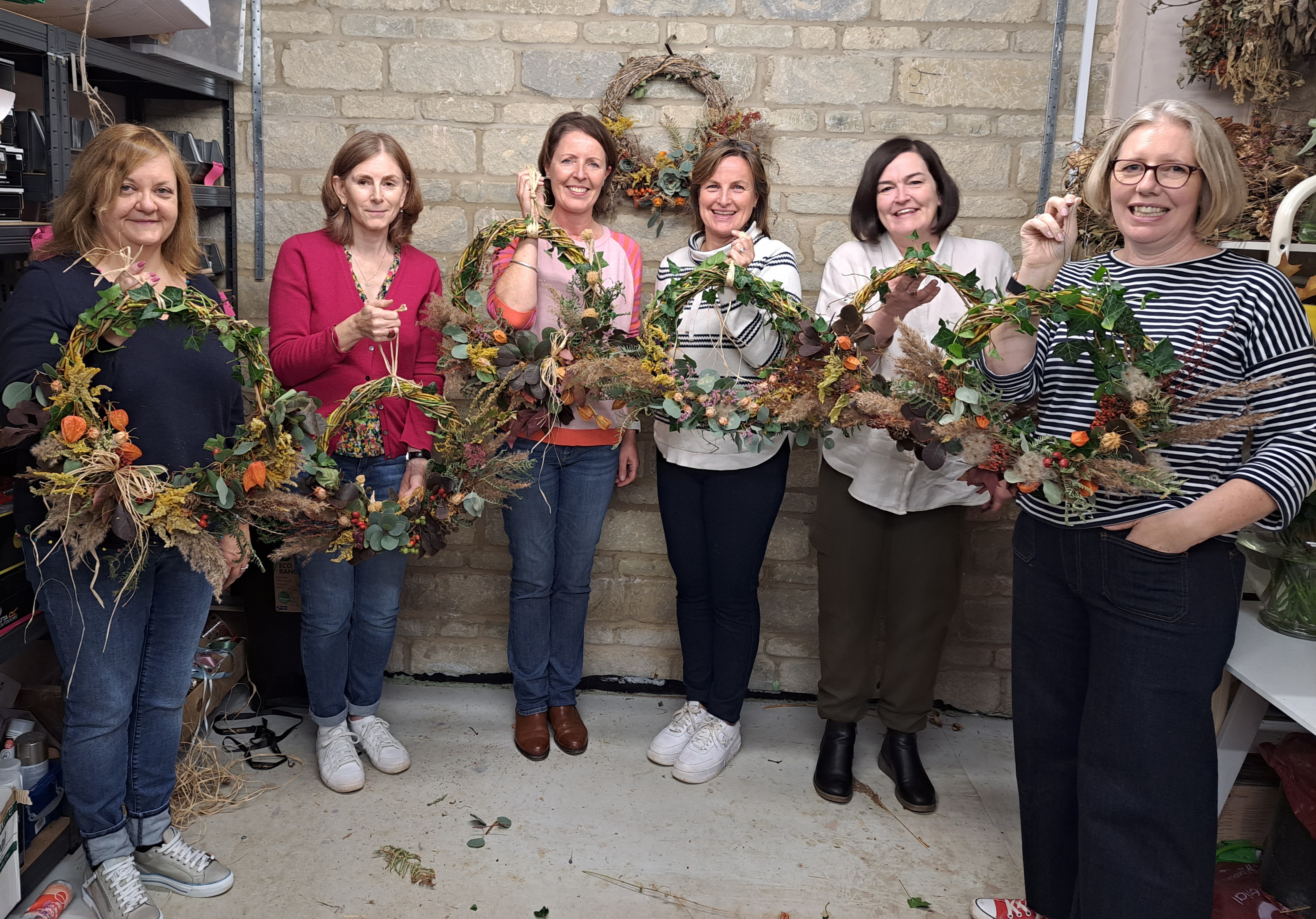 WREATH MAKING WORKSHOPS 
Choice of Dried, Artificial or Fresh Flowers 
Private group Seasonal Wreath Making Workshops  for hen parties, corporate days, birthday celebrations, Christmas and other occasions.