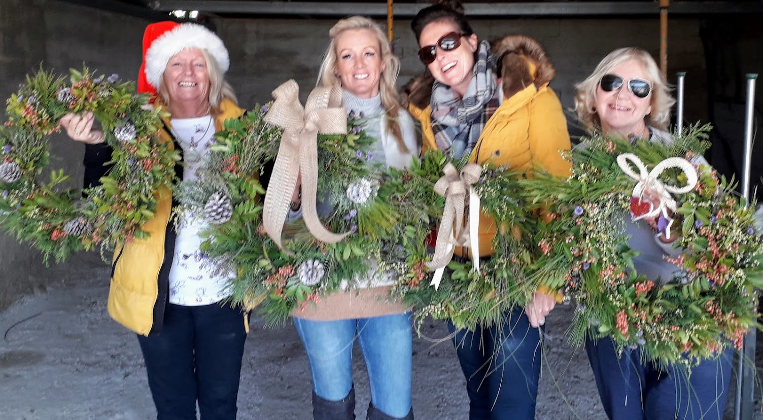 WREATH MAKING WORKSHOPS 
Choice of Dried, Artificial or Fresh Flowers 
Private group Seasonal Wreath Making Workshops  for hen parties, corporate days, birthday celebrations, Christmas and other occasions.