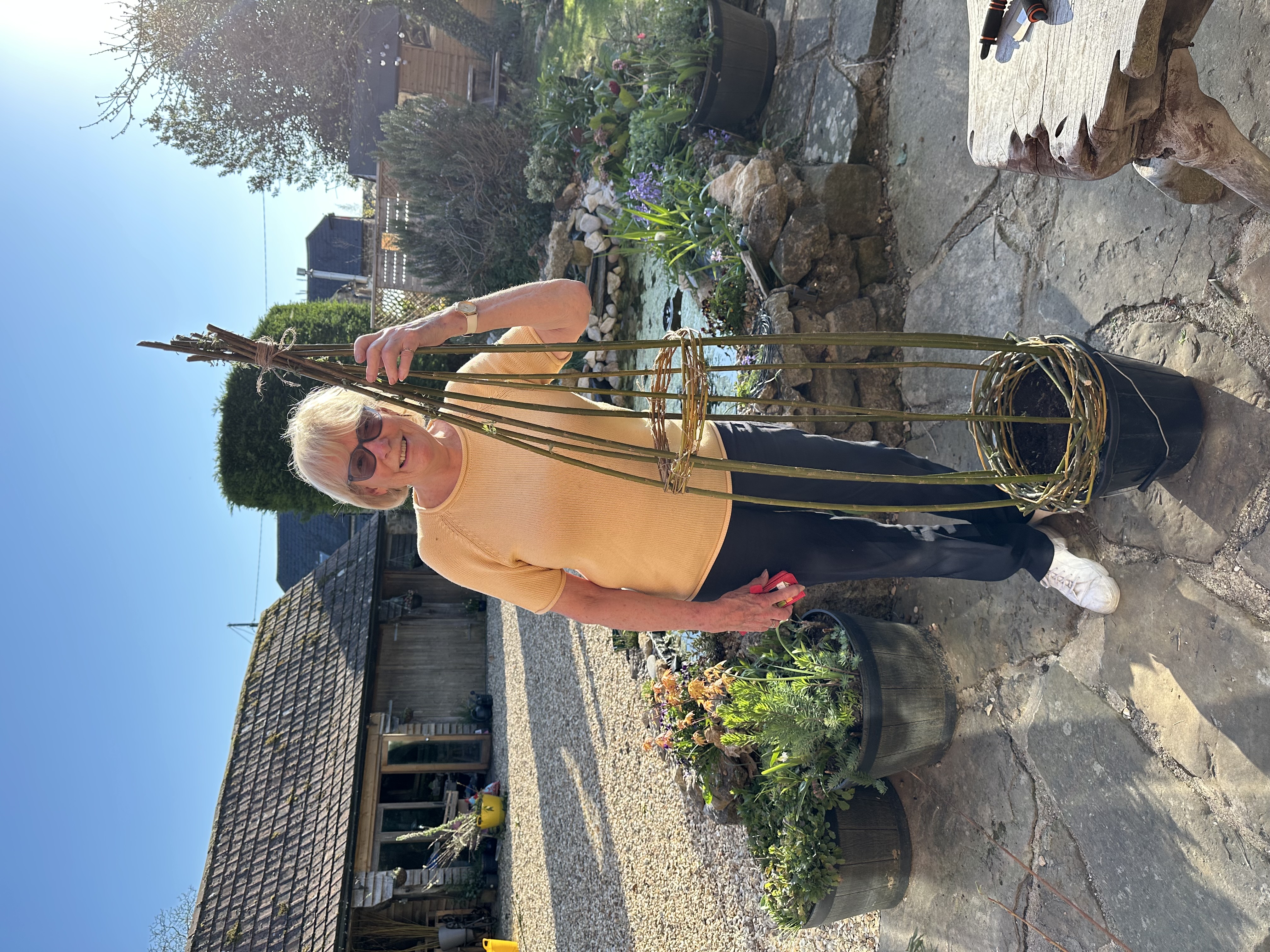 Willow Weaving OBELISK 
Plant Support Workshop 