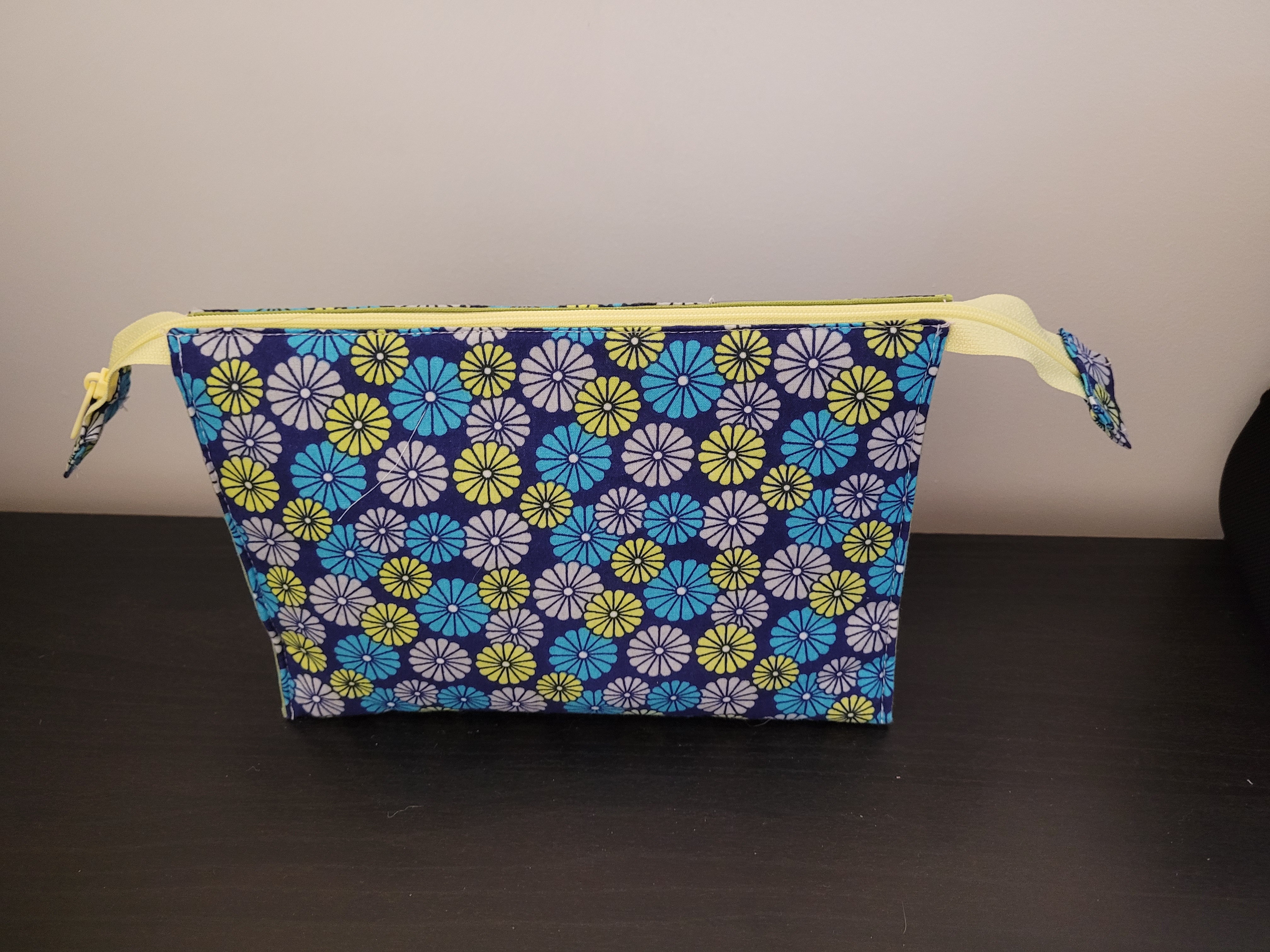 Sew A Zipped Pouch with Centre Pocket