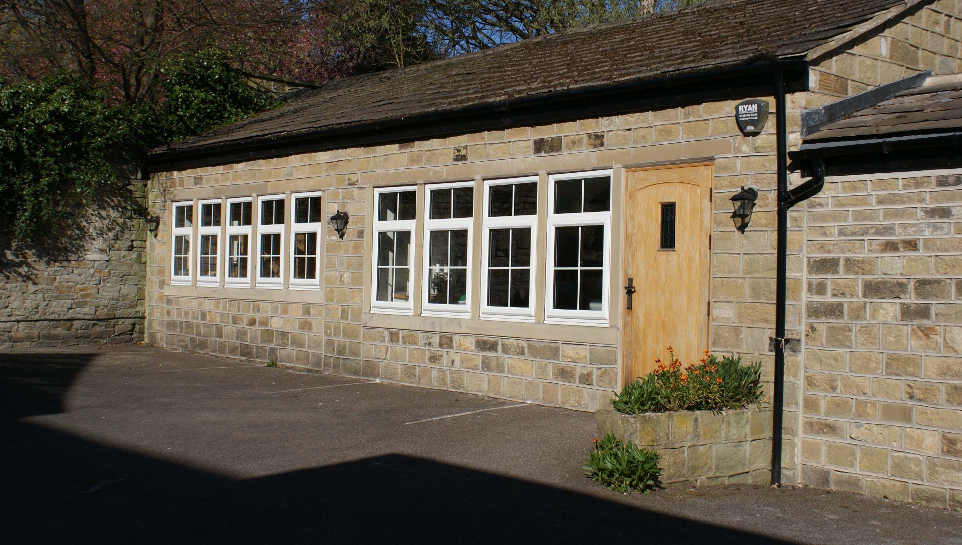 Manorhouse School of Upholstery logo