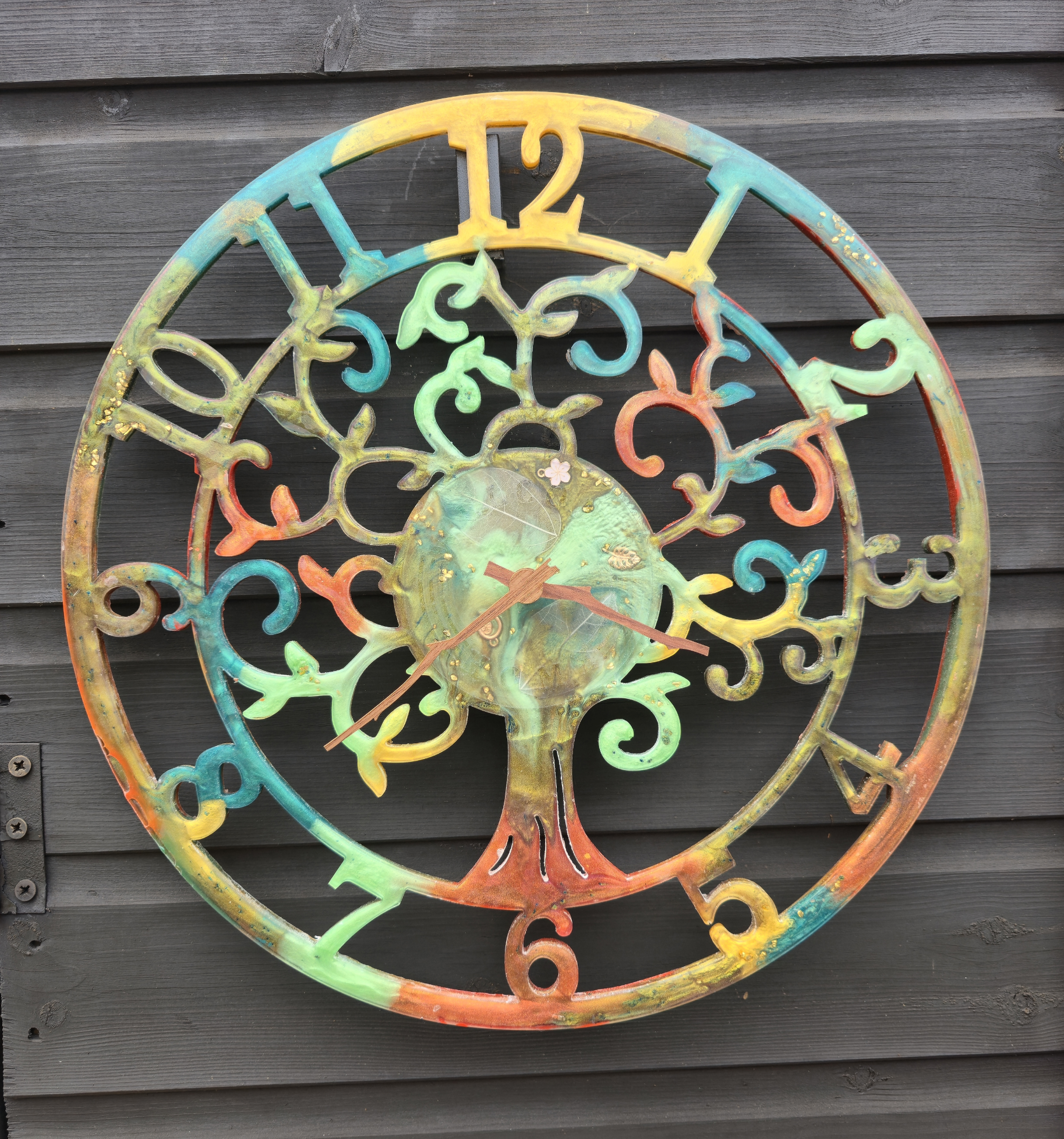 Large tree clock in Resin On -Demand with materials