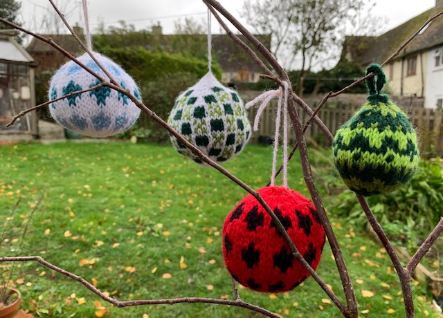 Christmas Knitting - Fair Isle Baubles 