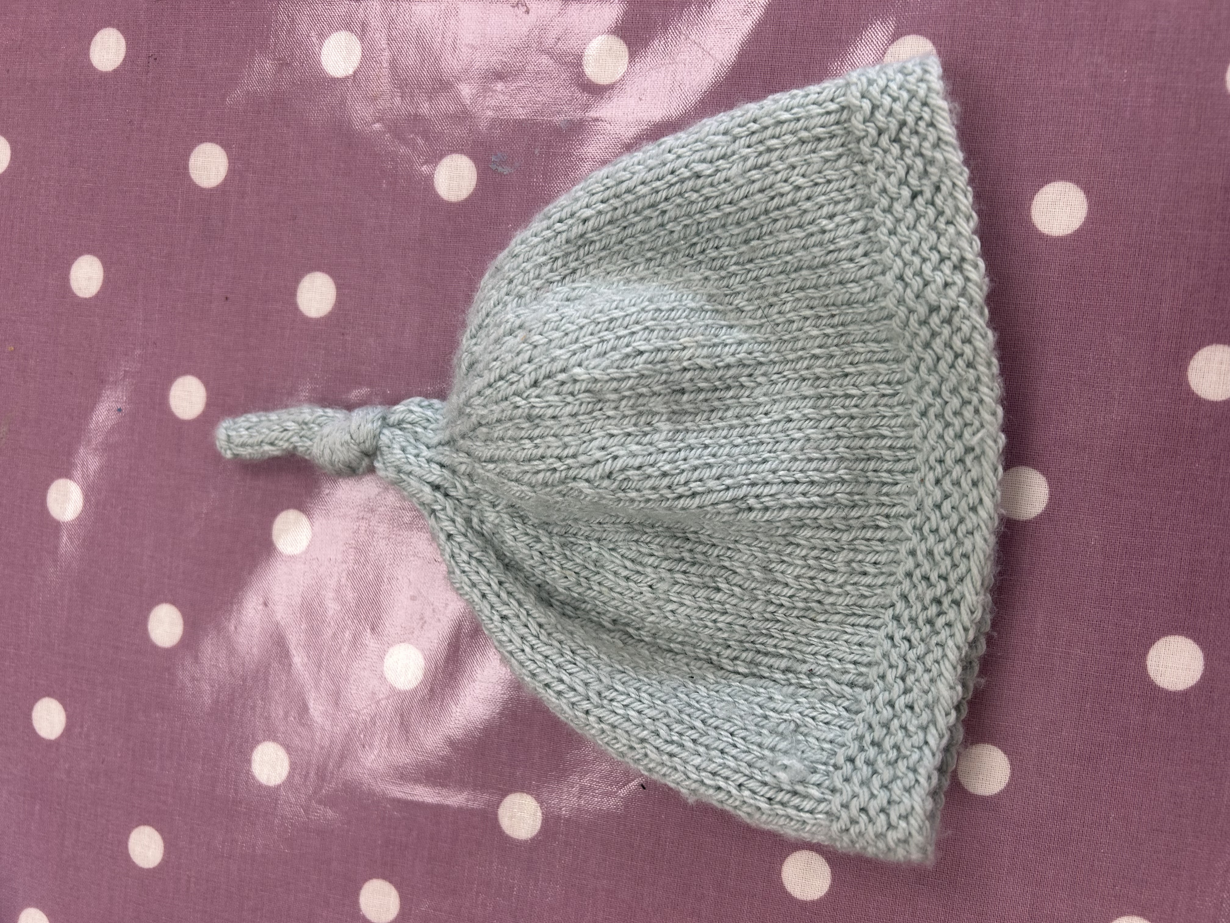 Knitting on circular needles - baby hat using magic loop technique