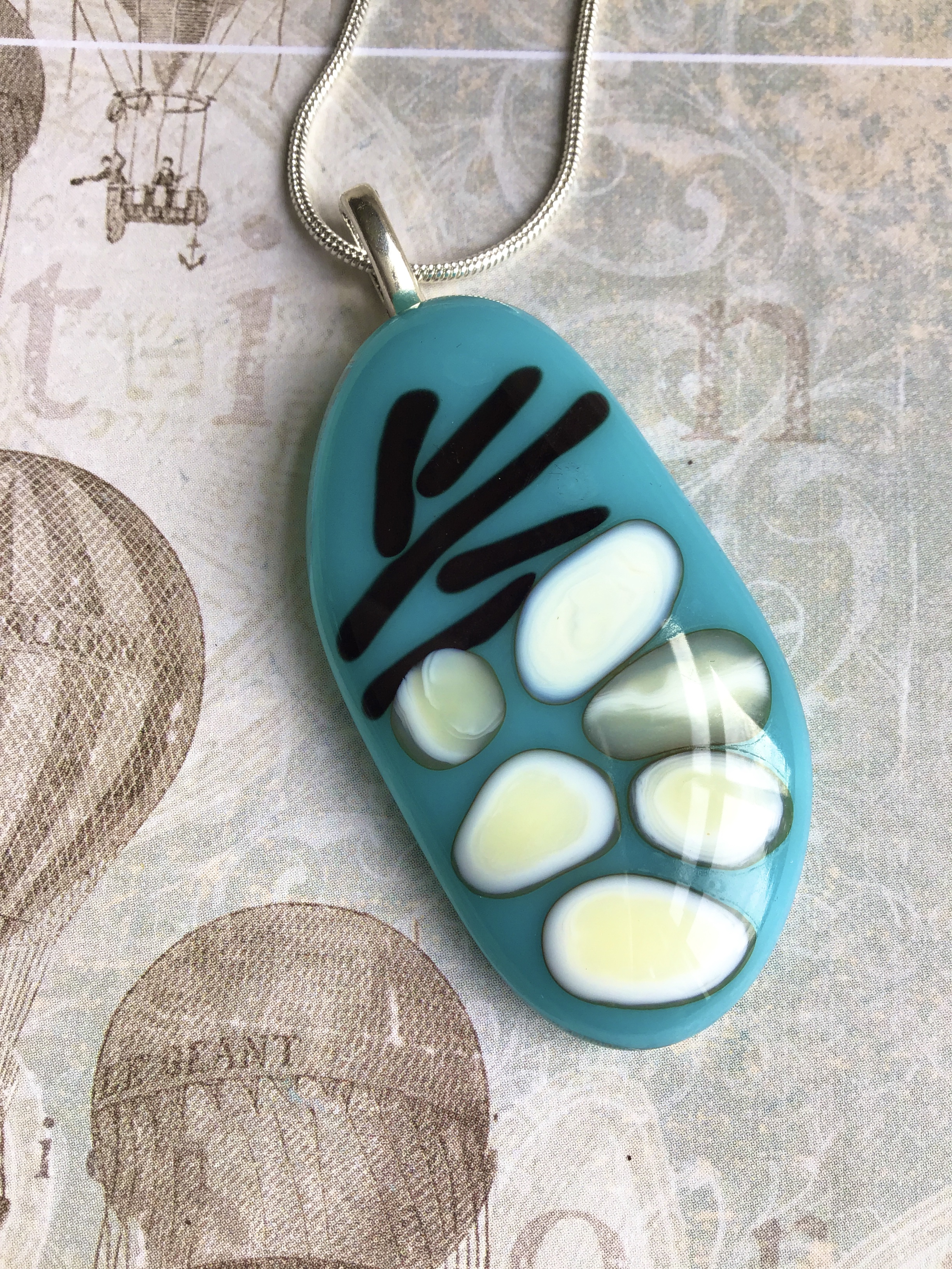 Fused glass jewellery and decorative objects